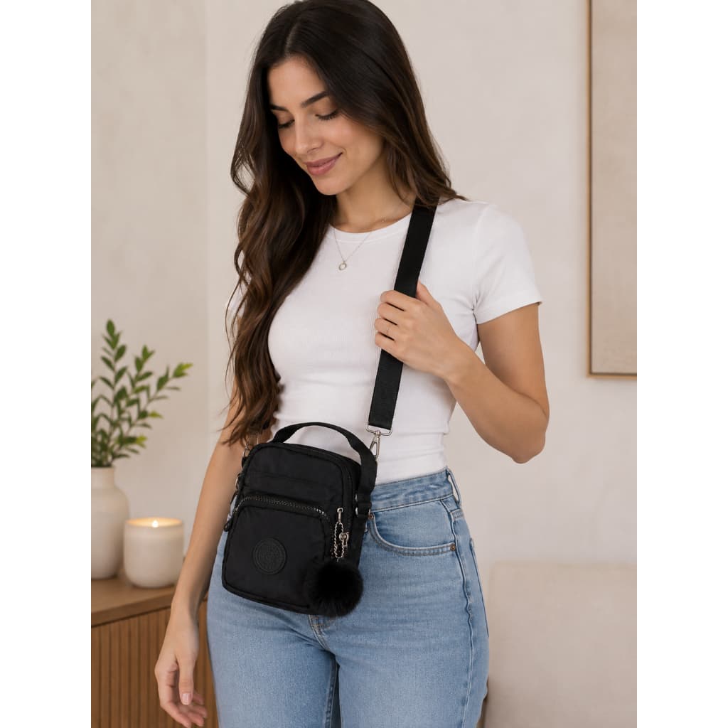 Bolsa Feminina Transversal,  de Mão e Ombro com Vários Bolsos e Pompom - Charmosa, Leve,  Prática e Moderna.