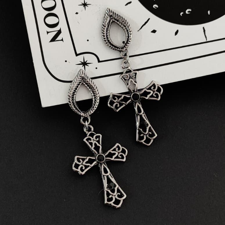 Brinco Gótico Crucifixo Cruz Dark Strass Preto em Metal