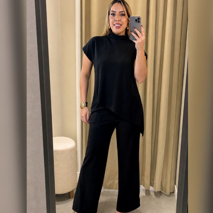 Conjunto Feminino Pantalona com Blusa Assimétrica Gola Alta