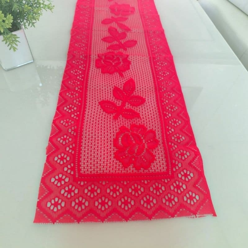 Caminho de Mesa, Trilho ,Passadeira de mesa de renda fibra de Côco detalhes de flor TAMANHO 1,50M,X,40cm