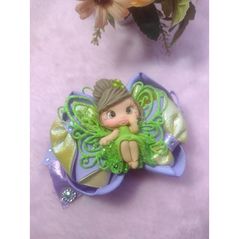Laço jardim encantado com linda fada borboleta verde em biscuit