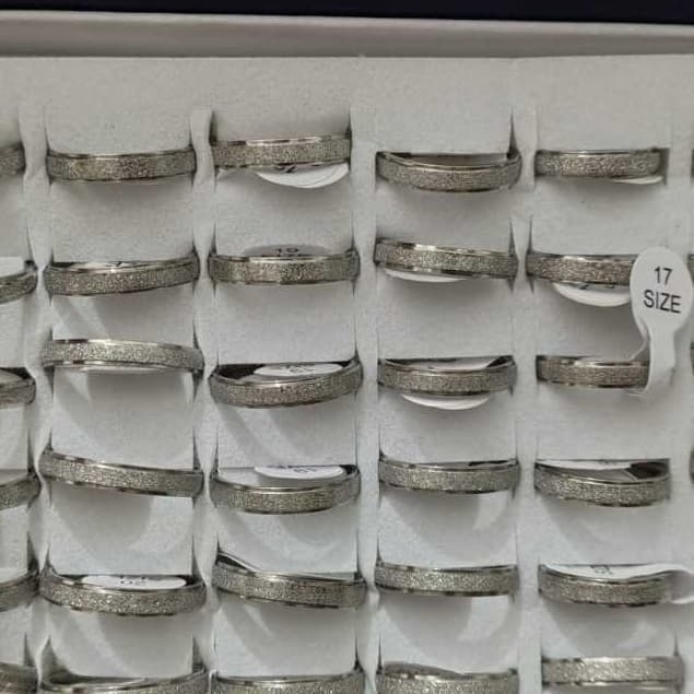 CAIXA ALIANÇA DIAMANTADA COM PEDRINHA DE STRASS OU CHANFRADA 4MM AÇO INOX316L PREMIUM