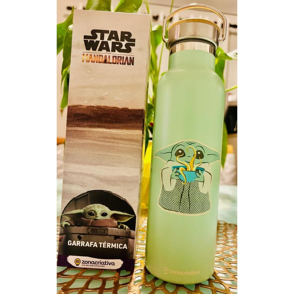 Garrafa Térmica 600ml Baby Yoda Grogu Star Wars Oficial Zonacriativa 🛡️ Inox Premium + Tampa Bambu Mandalorian