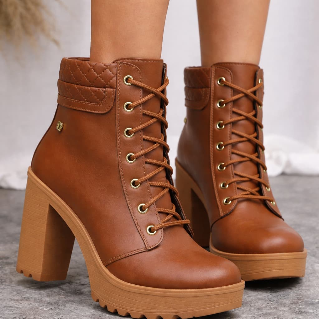 Bota Coturno Lançamento Marrom Country Western Feminina com Salto Tratorado - Estilo e Conforto