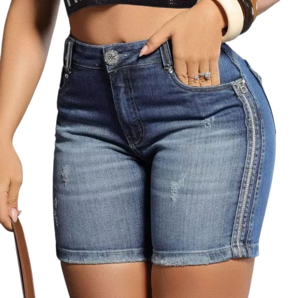 Bermuda Jeans feminina Soltinha Lavado Azul Médio com Bordado Manual Pit Bull Jeans