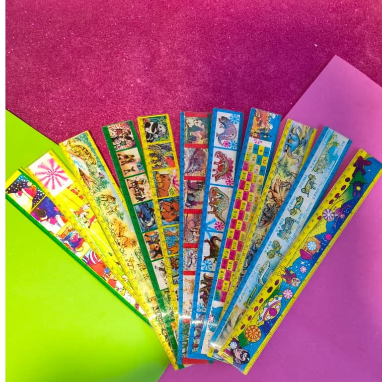 Régua 3D Lenticular - Se Mexe e Muda o Desenho - Tabuada Atrás - Clássico dos anos 90 - Plástico Rígido - Vintage
