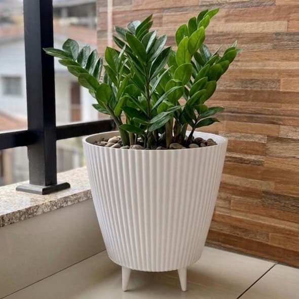 Vaso para Planta Canelado Moderno com Pezinhos Design Moderno 28x26x18
