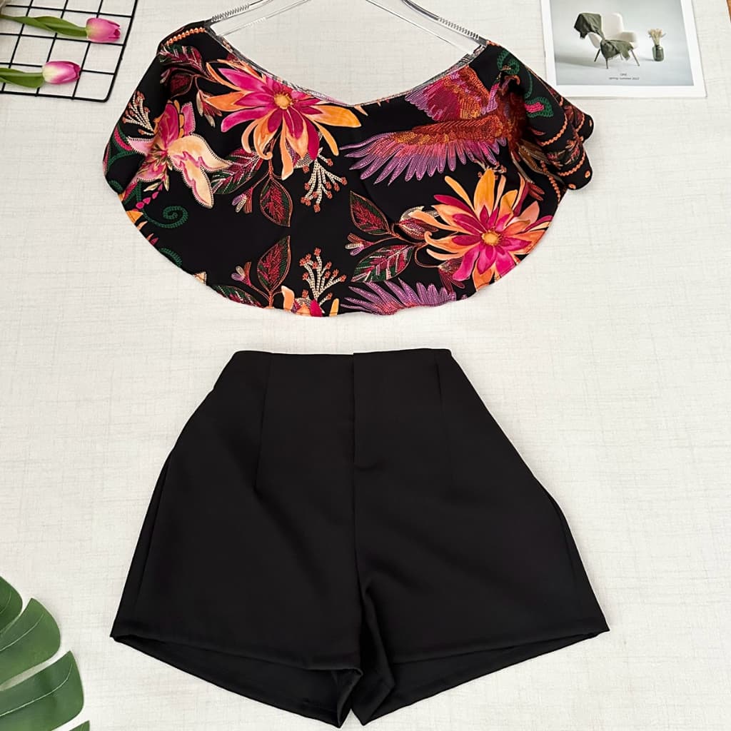 Conjunto Feminino Ombro a Ombro com Forro Elástico Embutido, Blusa Cetim Estampada + Shorts Modelador, Sem Necessidade d