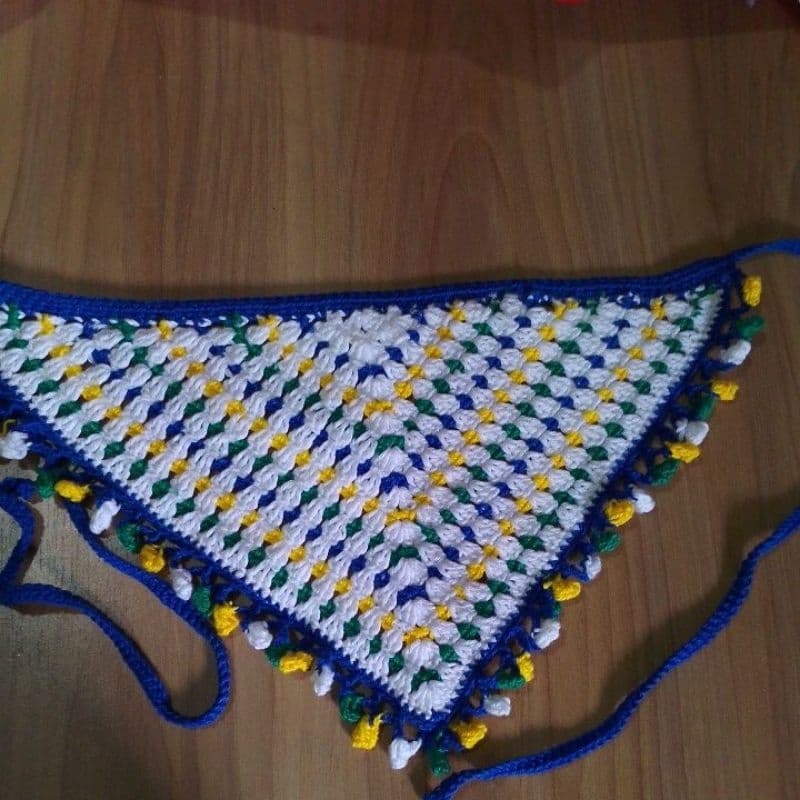 Lenço de Crochê Cores do Brasil 🇧🇷 com Pompons | Bandana Feminina Diferenciada e Estilosa