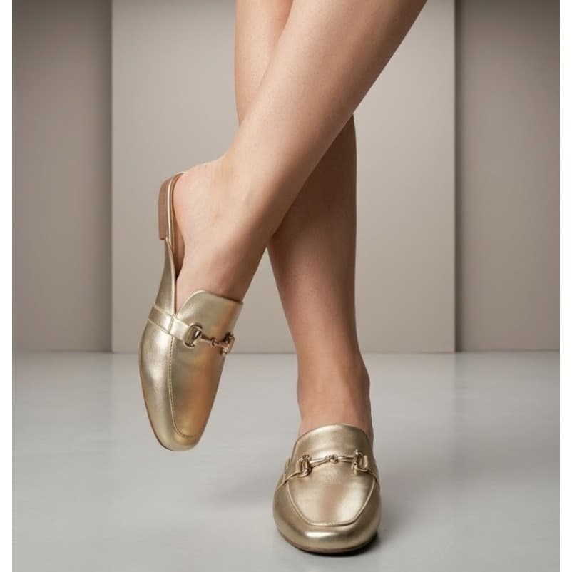 Mule Feminino Sandália Feminina Rasteira Confortável Fivela Metálica Casual Tendencia Social Dourada