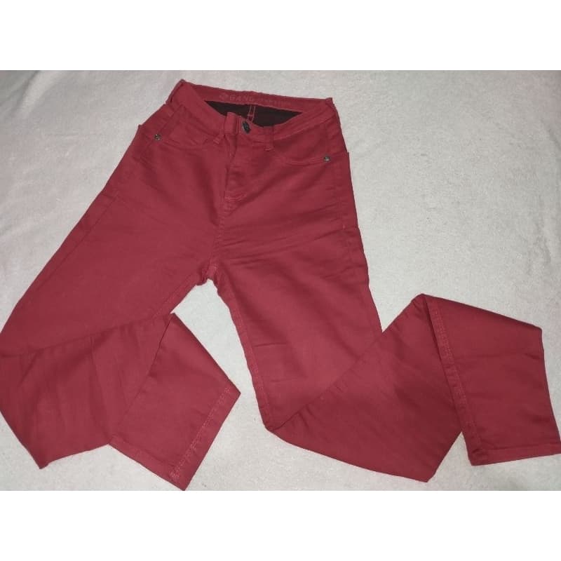 Calça jeans feminina, vermelho bordô, cintura alta, slim Fit, Veste 34