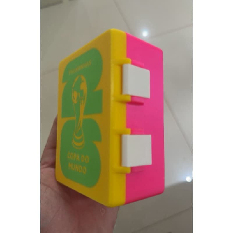 Caixa Porta Figurinhas 2 Divisórias Copa Do Mundo Seleção Brasileira Amarelo - 500 figurinhas