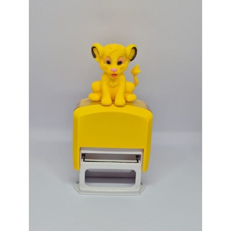 CARIMBO PERSONALIZADO PERSONAGEM SIMBA COM CHAVEIRO