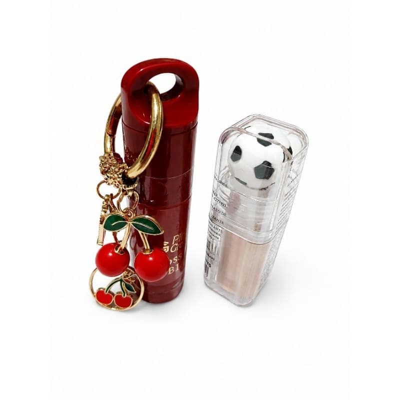 Kit com Gloss Labial de Cereja (cherry) acompanha um Chaveiro lindíssimo e 1 Gloss Labial Love Rain Inspiração Copa.