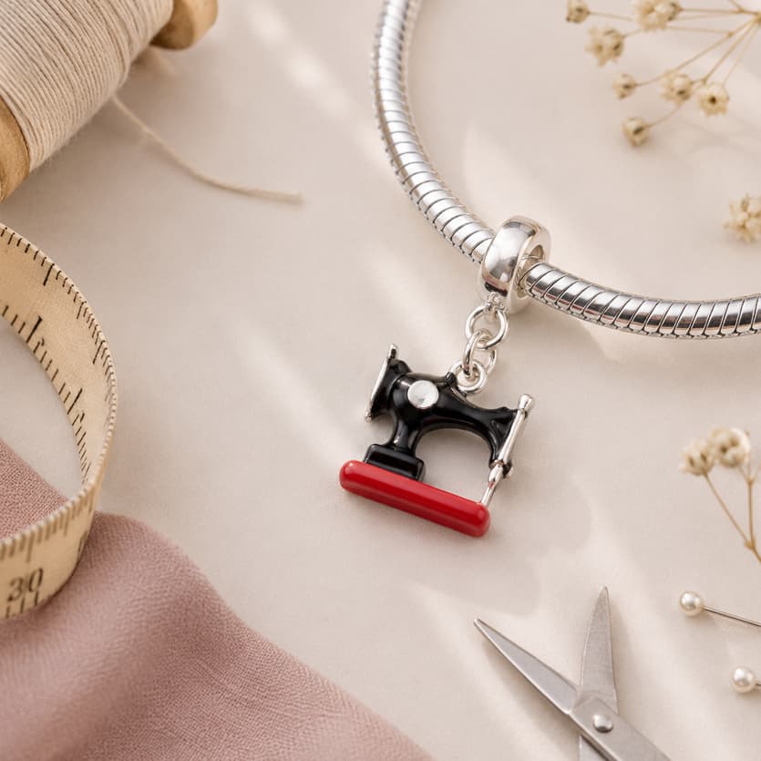 Berloque Máquina de Costura Costureira Moda Banhado a Prata