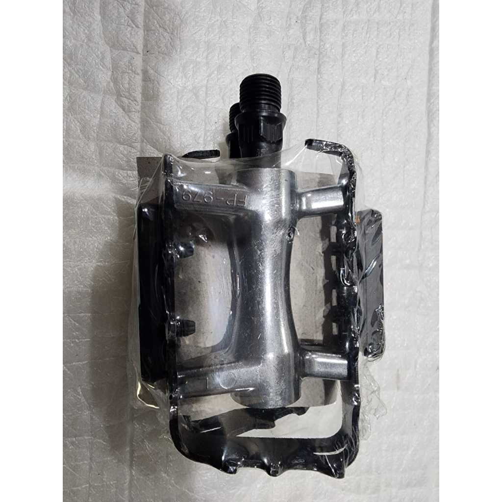 par de pedal aluminio bike rosca 9/16 grossa original caloi da vp imagens reais do produto