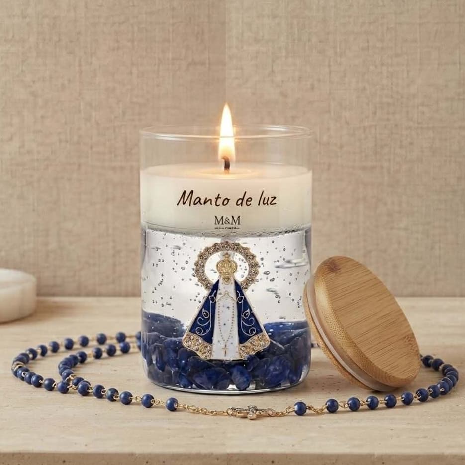 Vela Aromática Nossa Senhora Aparecida - Manto de Luz Artesanal - Pedras Luxo - Aroma Orquídea Negra