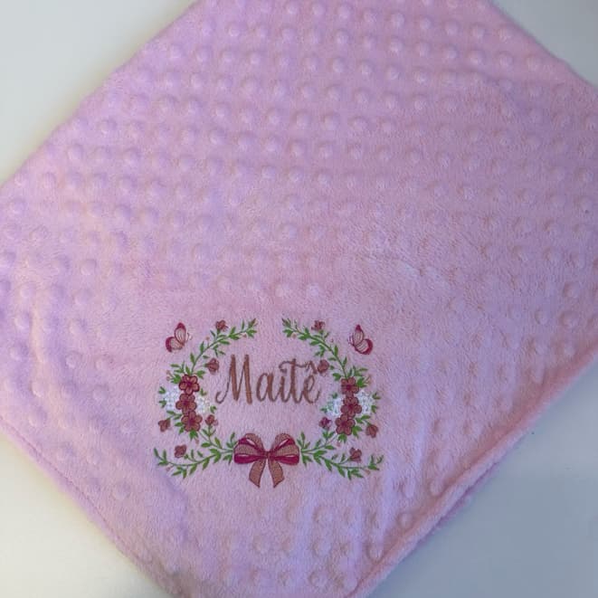 Manta Bebê Personalizada com Nome e Desenho BORDADO | Cobertor Pipoquinha 75x100 cm