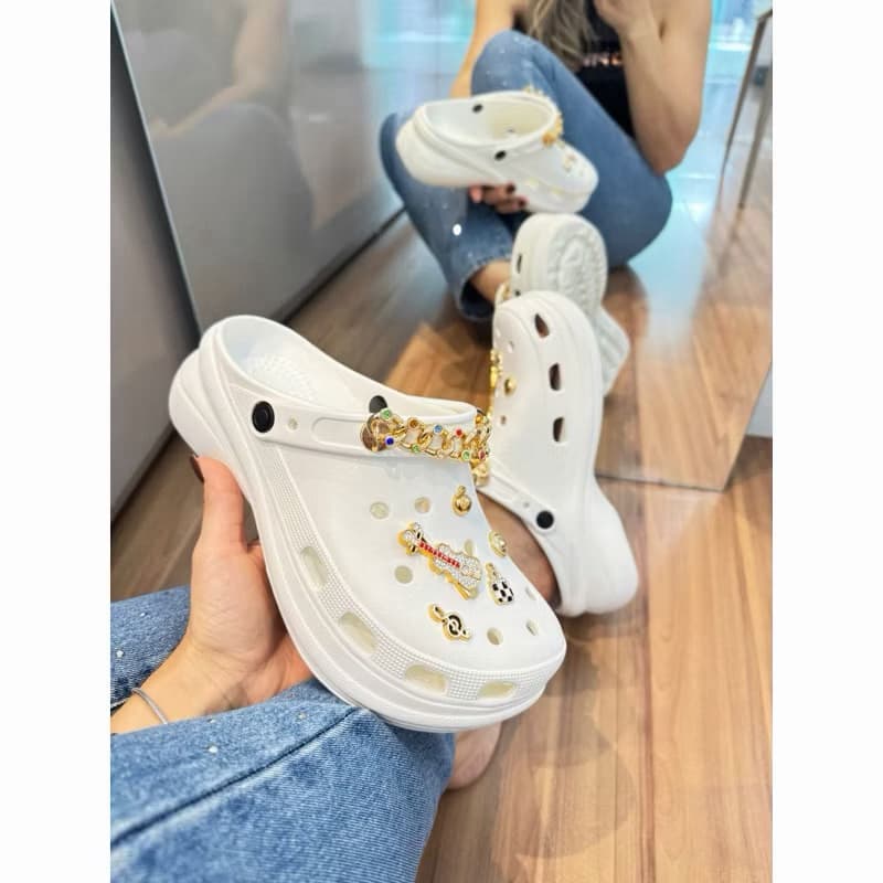 Babuche Plataforma Feminino com bottons
