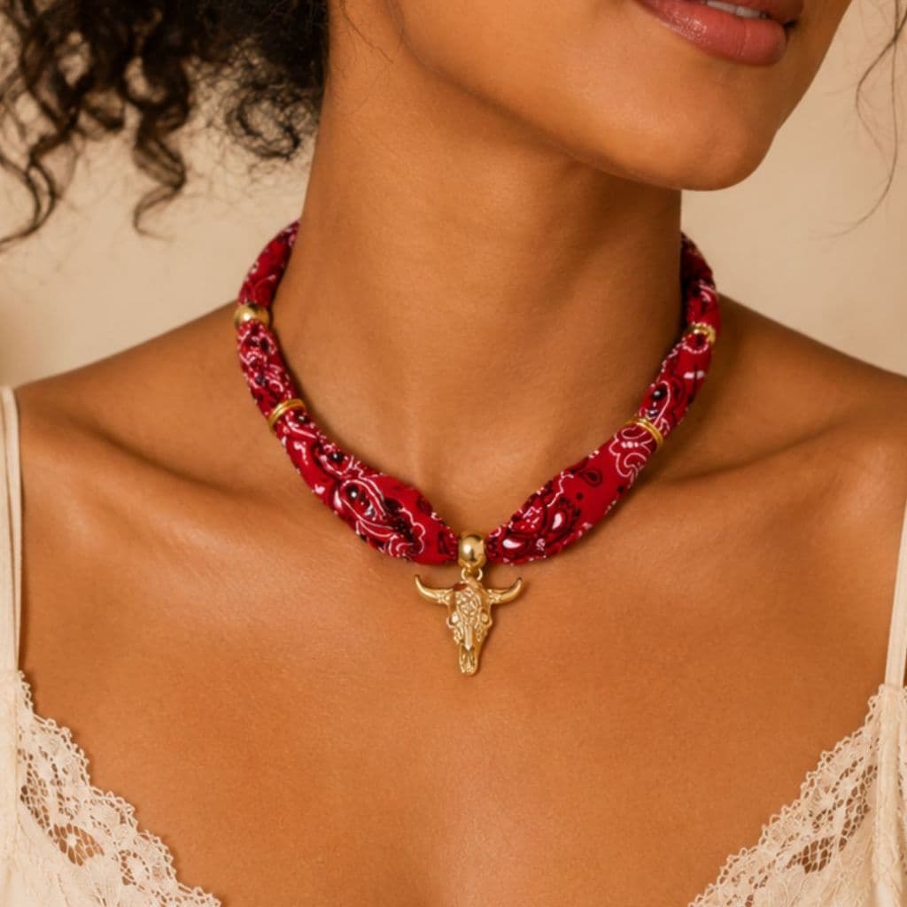 Choker Feminina Country Bandana com Pingente de Folheado Ouro Western