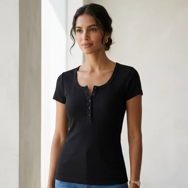 Blusa Feminina Canelada Henley Manga Curta com Botões Básica Casual em Algodão