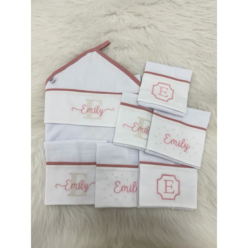 Kit Banho Personalizado com 1 Toalha Fralda 80x100 + 6 Fraldas Passeio 50x70 | 100% Algodão Bordado