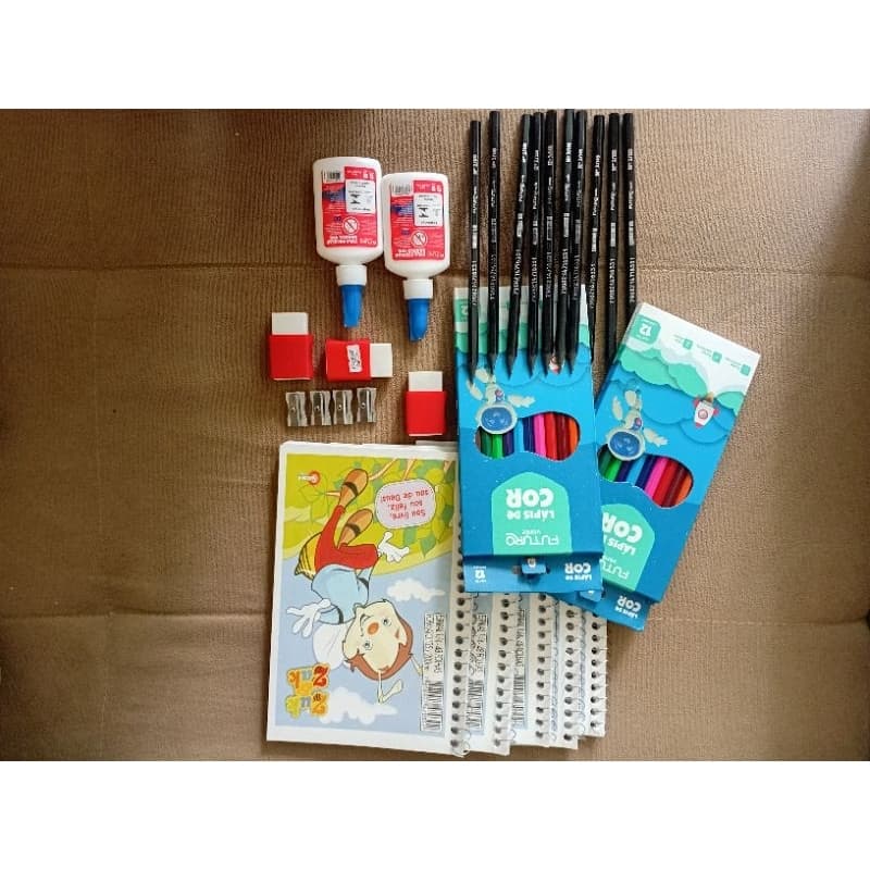 KIT ESCOLAR COMPLETO: 5 caderno pequeno,  10 lápis preto, 2 cola, 3 borracha,  2 caixa de lápis de cor com 12 cores