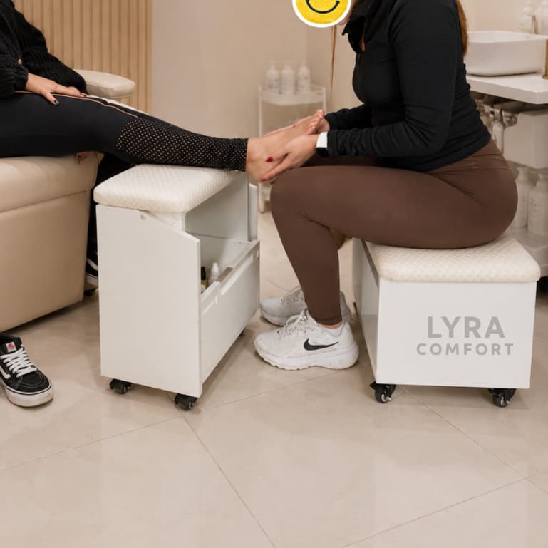 Banquinho Pedicure com Gaveta e Rodizios Baixo - S41