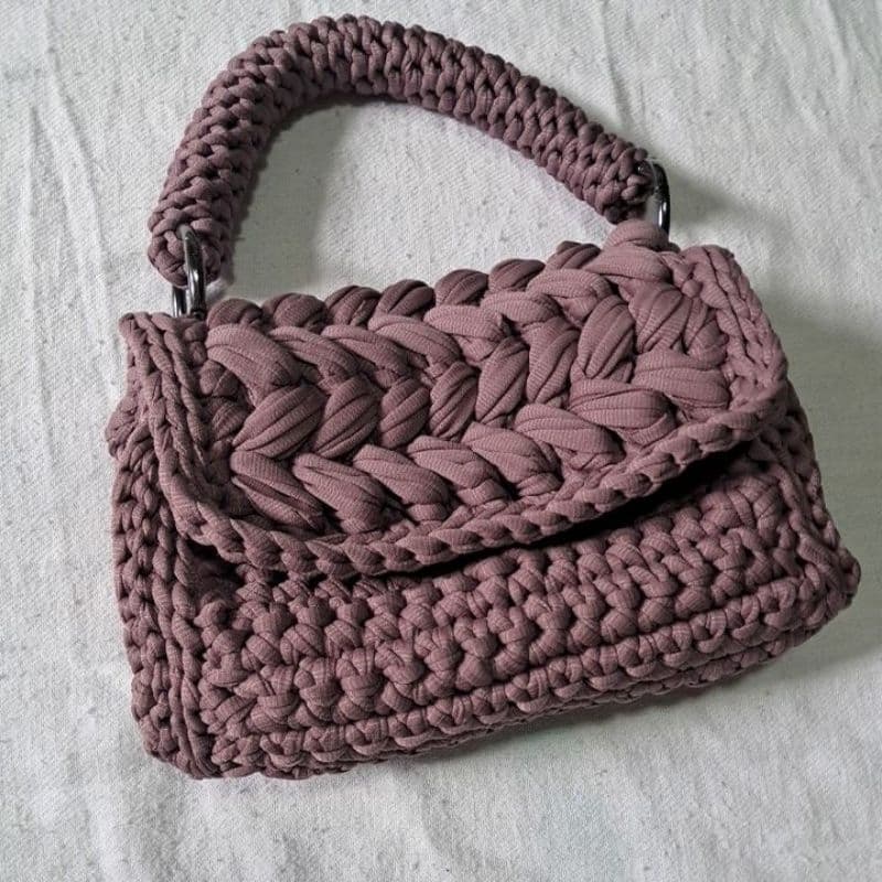 Bolsa de crochê em fio de malha