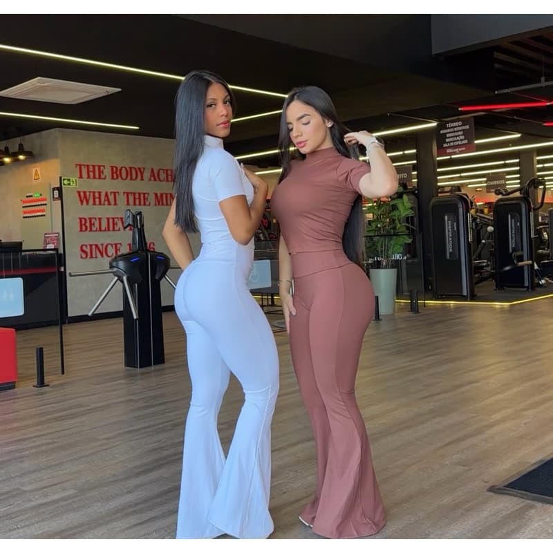 Conjunto de academia fitness blusa e calça flare empina bumbum zero transparência