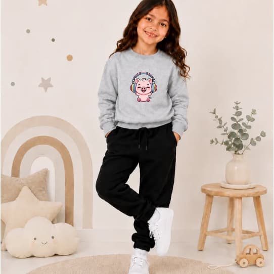 Conjunto Moletom De Frio Blusa e Calça Gola Careca Infantil Premium Estampa Porquinho Fones Coloridos