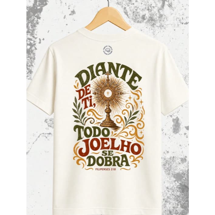 Camiseta Unissex Católica Estampa "Diante de Ti Todo Joelho se Dobra" Versículo Cristã