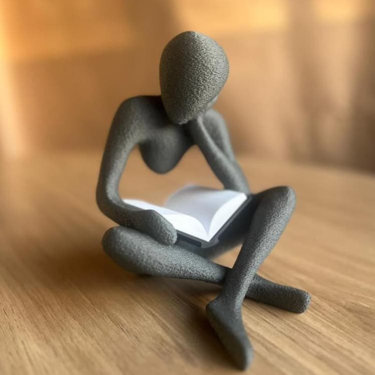 ESCULTURA DECORATIVA  O LEITOR - 15 CENTÍMETROS - Minimalista