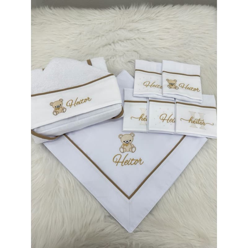 Kit Maternidade Personalizado Toalha Dupla atoalhado 80x100 + Cueiro Percal + 3 fraldas boca + 2 fraldas ombro
