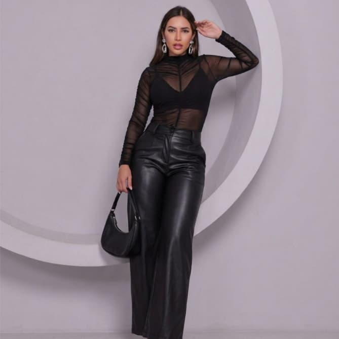 Calça Feminina Pantalona Courino Bolsos Cintura Alta Elegante Moderna São João
