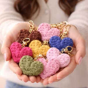 Kit Chaveiro Coração de Crochê 10, 25 ou 50 un | Fio de Malha de Qualidade | Tam. 5 x 5 cm | Lindas Cores | Frete Gratis