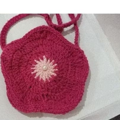 Bolsinha de crochê infantil, bolsa em formato de flor, Bolsinha feita a mão, artesanal 💕