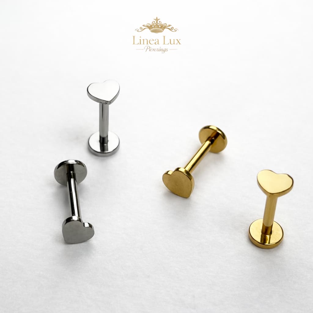Piercing Labret Titânio F136 - Rosca Interna - 1.2mm x 8mm - Coração – Prata/Dourado