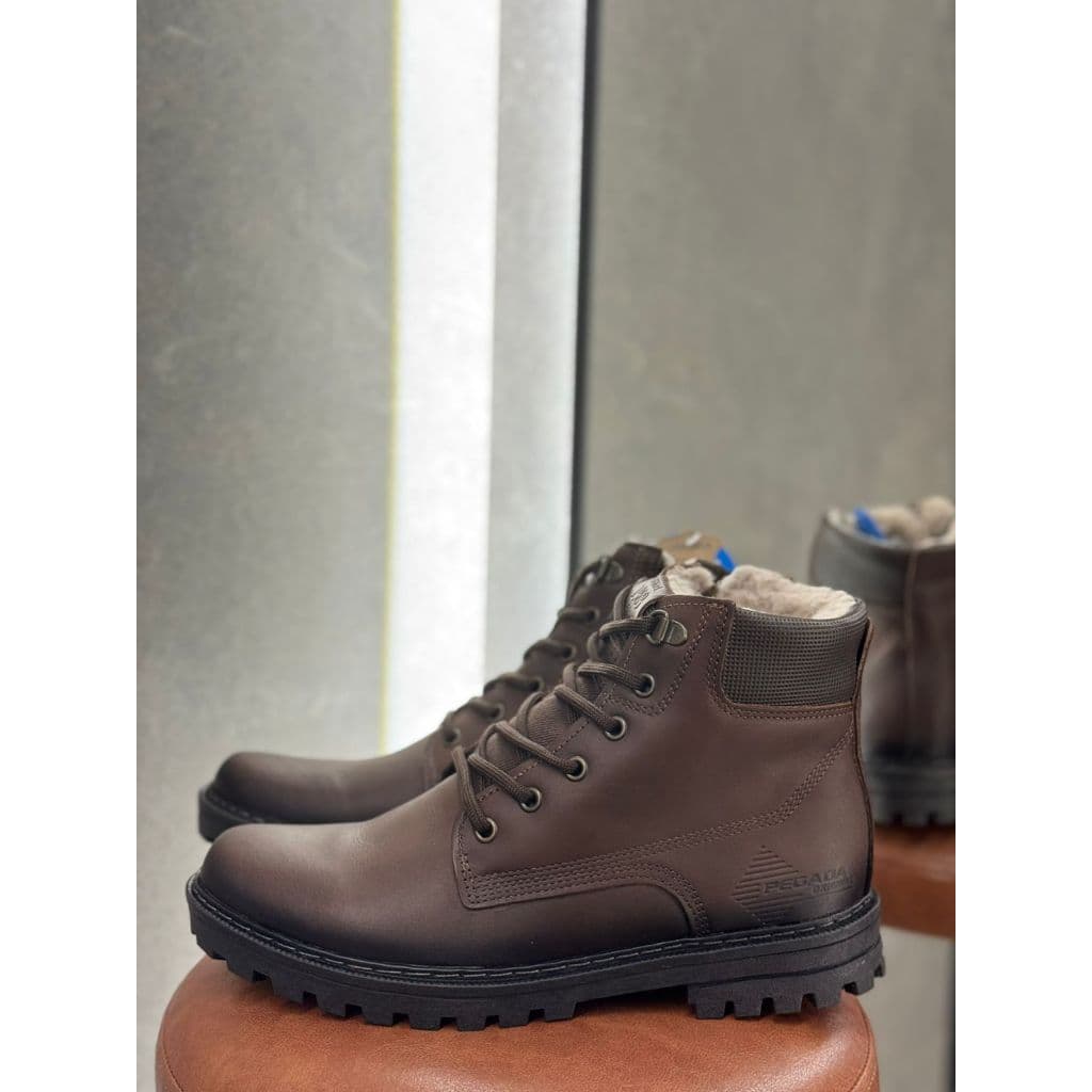 BOTA COTURNO MASCULINO PEGADA COURO LEGÍTIMO FORRADO LÃ QUENTINHO INVERNO PRETO OU CAFÉ