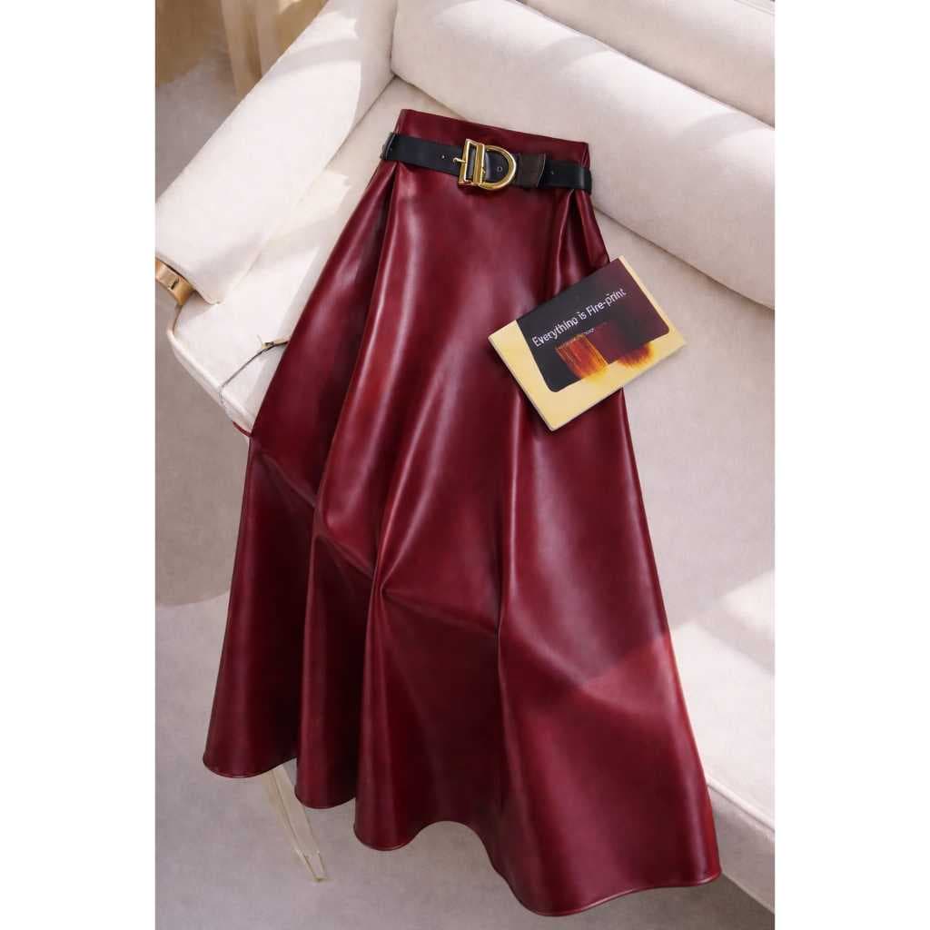 Saia Midi Plus Size em Couro Sintético – Elegância com Conforto