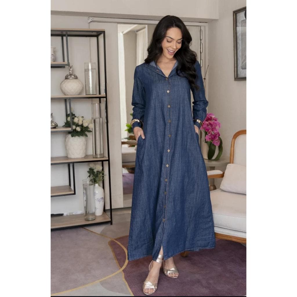 Vestido Feminino Jeans Longo Chemise Tipo camisa Com Botões Frontais , Possui Bolsos Funcional na saia
