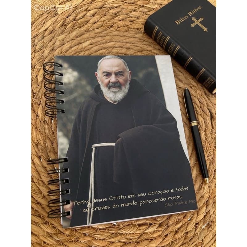 Fortaleça sua fé no dia a dia Caderno exclusivo do Padre Pio, ideal para orações, estudos e reflexões espirituais
