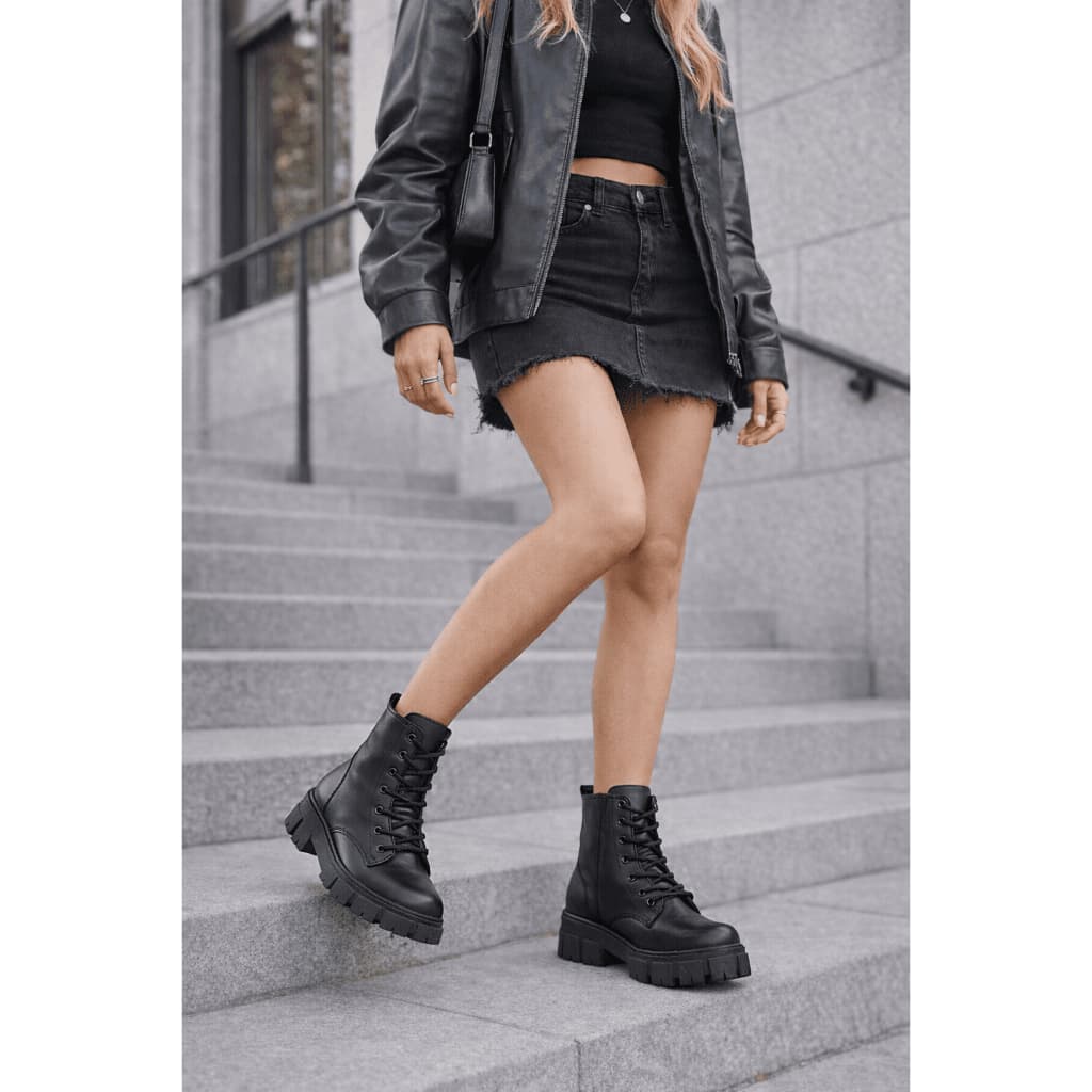 Coturno Feminino Tratorado Preto Estilo Blogueira Confortável Bota Cano Médio