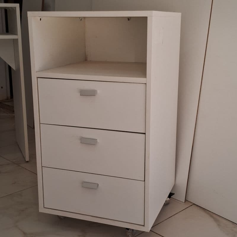 Criado-mudo / [Gaveteiro em MDF] com 3 gavetas e nicho