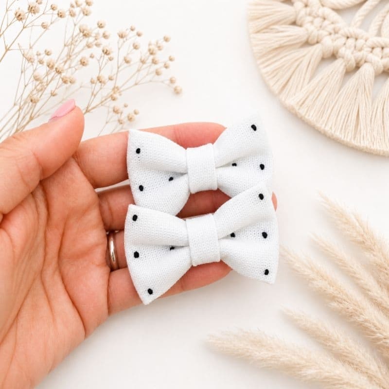 laço em linho com bordado de poá laço na cor off white