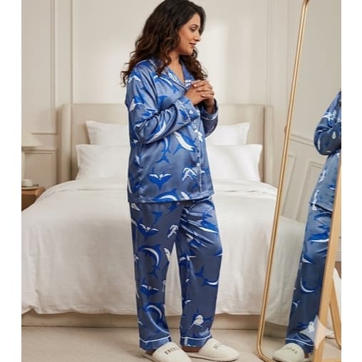 Pijama Feminino Americano Cetim Luxo – Estampa Divertida Tubarão Azul Ref 2553