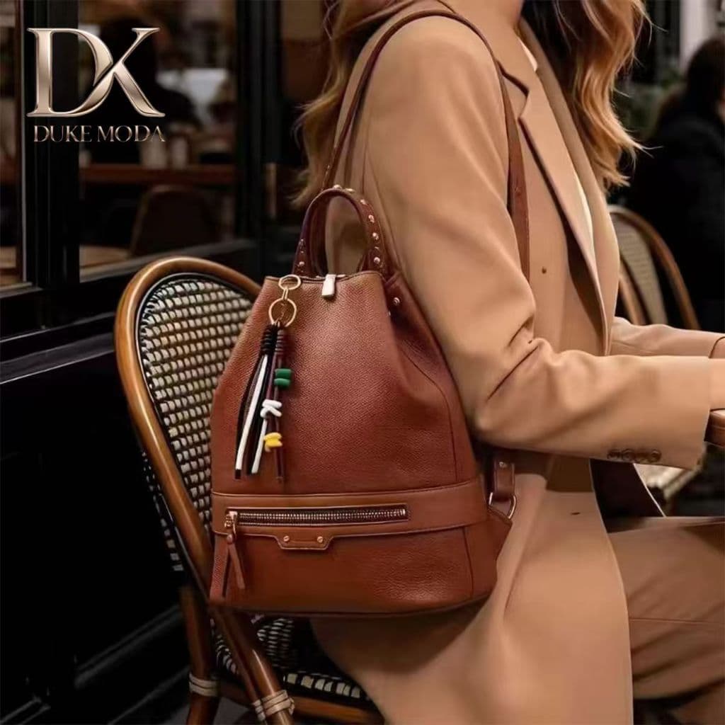 Mochila Feminina Casual,Design com Bolso Frontal com Zíper e Pingente Colorido, Ideal para Viagem, Escola-JD002