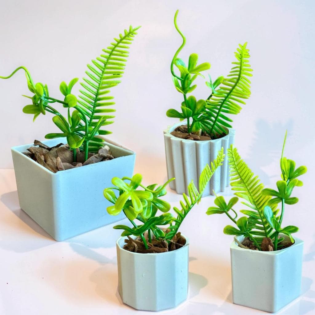 Kit 4 Mini Vasos Decorativos Com Plantinhas Vasinho Plástico Pequeno Decoração Sala , Escritório, Home Office