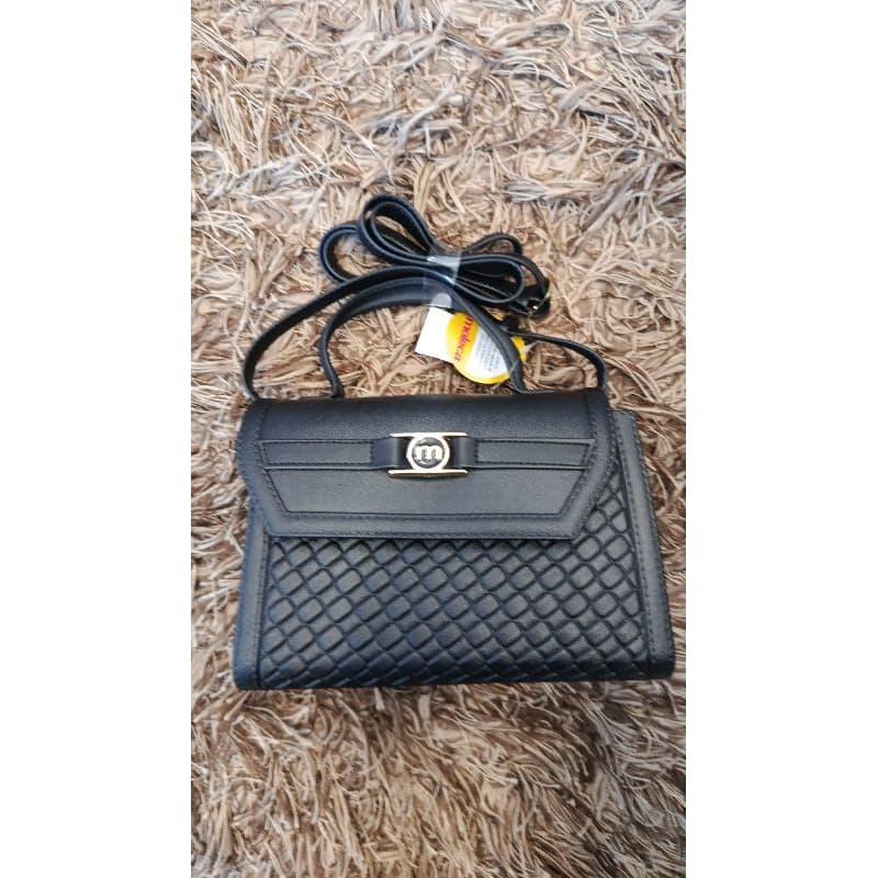 Bolsa feminina na cor preta da Moleca