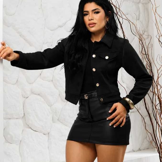 Jaqueta Feminina Cropped em Suede com Botões – Moderna e Elegante